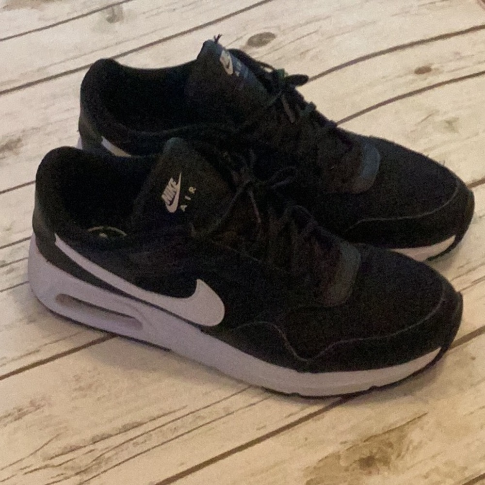 Nike Black and White Air Sneakers women’s 11 men’s 9.5